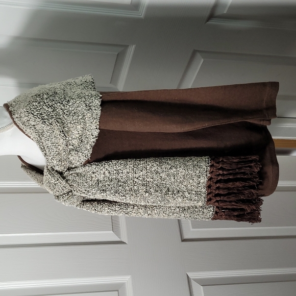 Ryu Long Sleeved Brown Top w/ Attached Scarf Shawl White & Black w/ Brown Medium - Picture 5 of 16